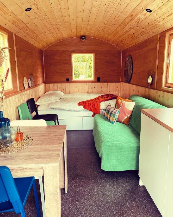 Pipowagens Bij Pannenkoekenrestaurant & Camping De Koppenjan 'Een Uniek Verblijf Met Kinderspeelboerderij' Jubbega-Schurega Kültér fotó