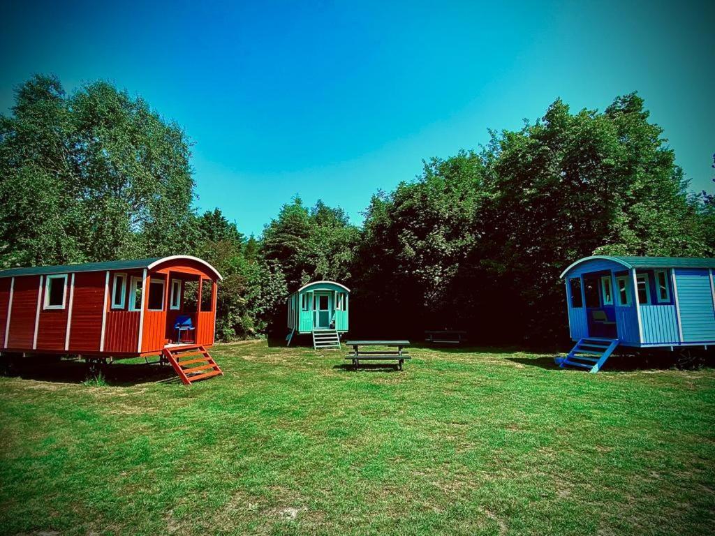 Pipowagens Bij Pannenkoekenrestaurant & Camping De Koppenjan 'Een Uniek Verblijf Met Kinderspeelboerderij' Jubbega-Schurega Kültér fotó