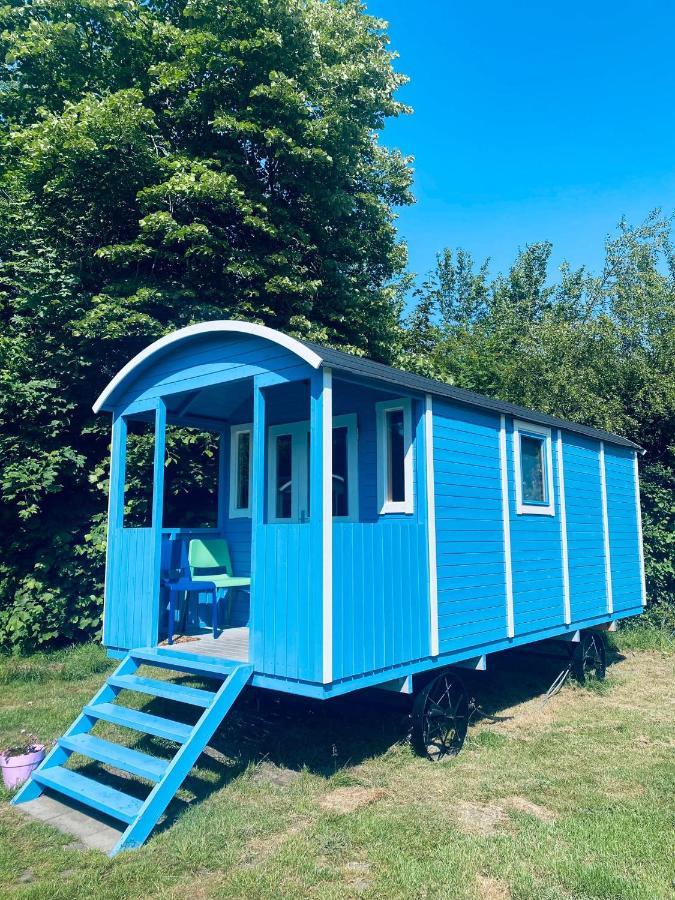 Pipowagens Bij Pannenkoekenrestaurant & Camping De Koppenjan 'Een Uniek Verblijf Met Kinderspeelboerderij' Jubbega-Schurega Kültér fotó