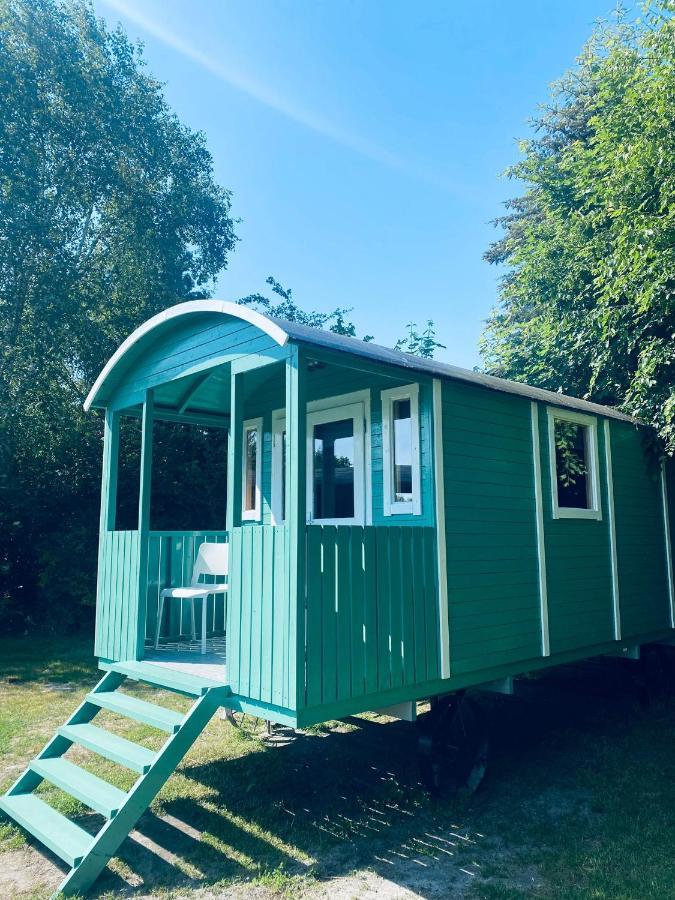 Pipowagens Bij Pannenkoekenrestaurant & Camping De Koppenjan 'Een Uniek Verblijf Met Kinderspeelboerderij' Jubbega-Schurega Kültér fotó